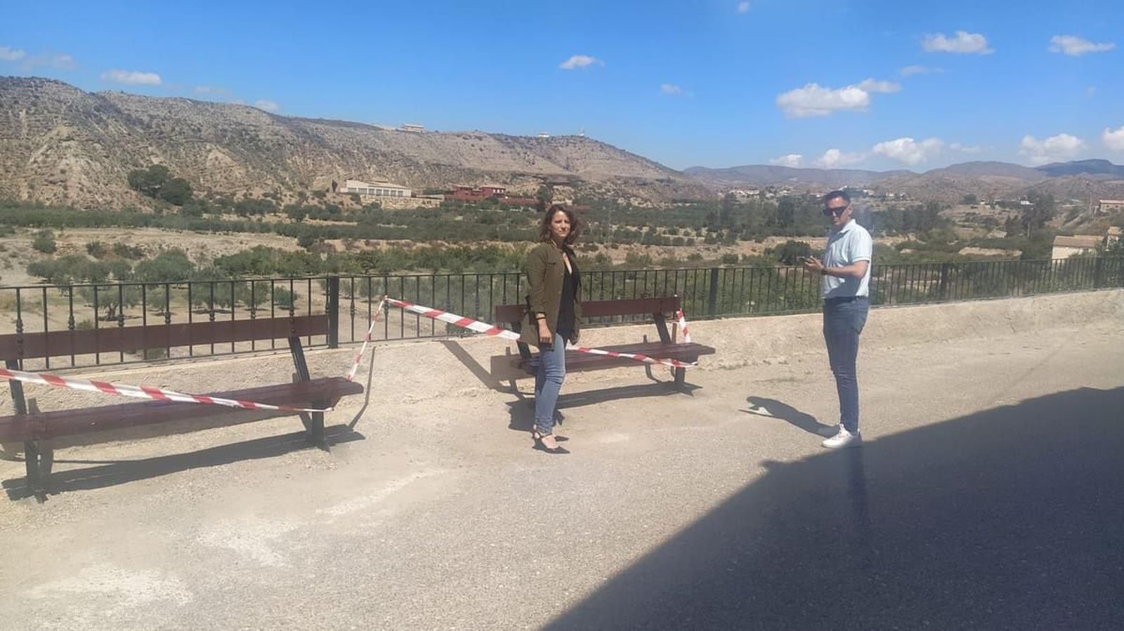 Nuevo mobiliario urbano en el Llano de los Olleres.