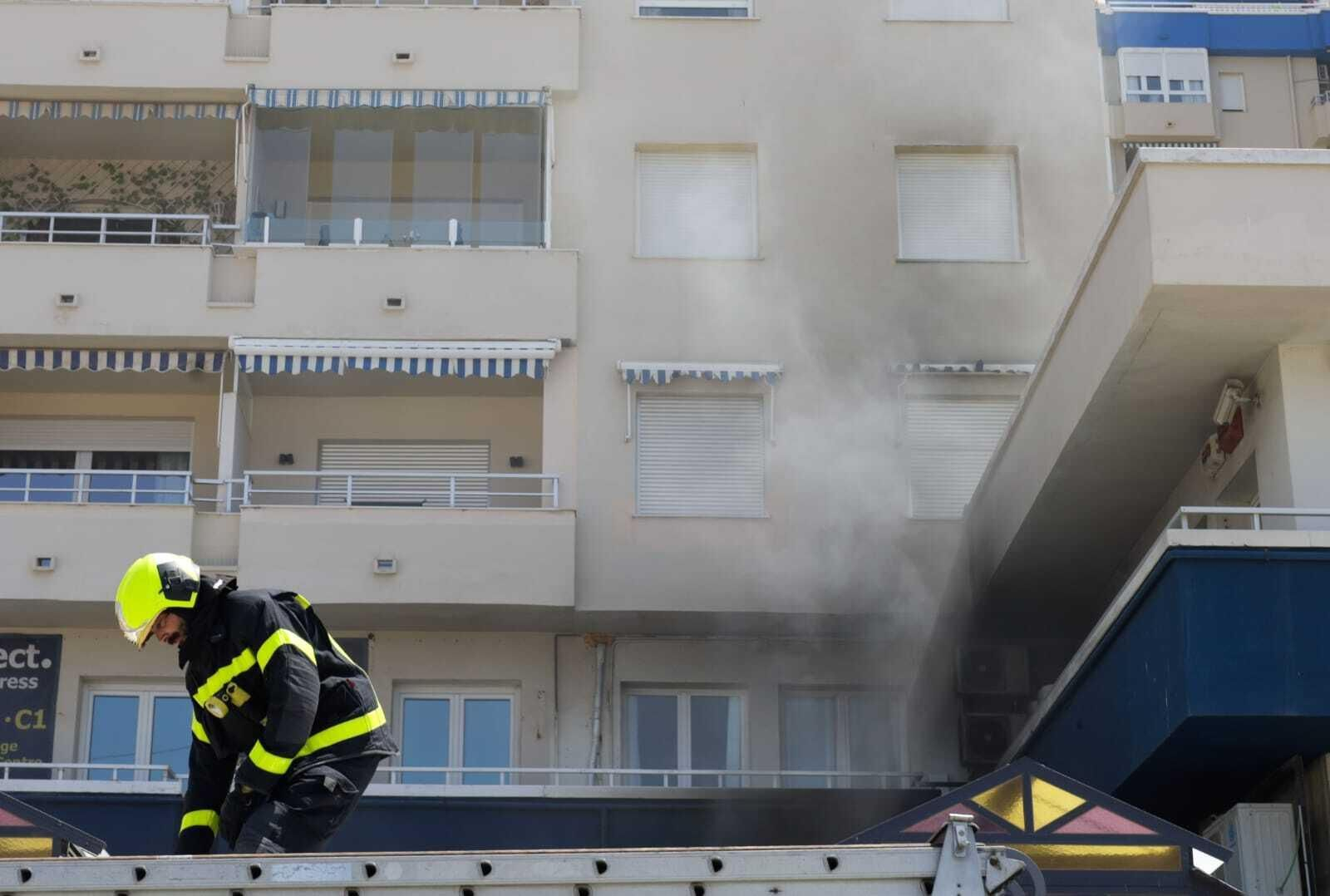 Todas las imágenes del incendio en el Paseo Marítimo de Cádiz