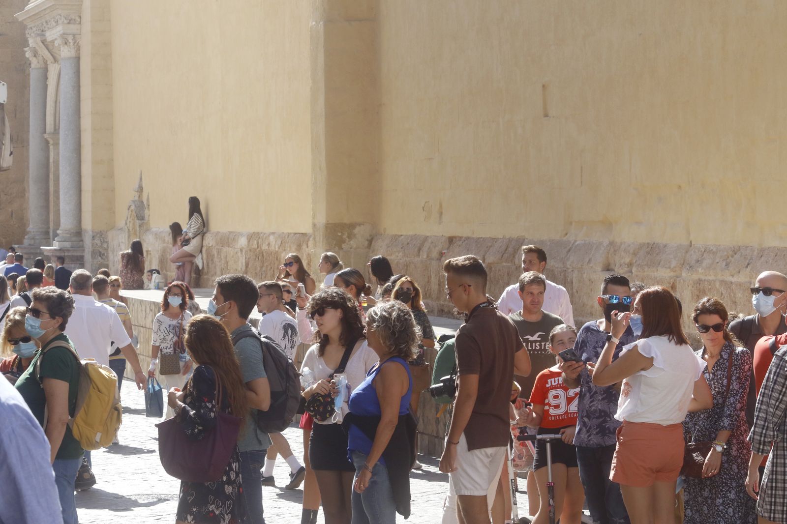 Lleno al completo en Córdoba en el puente del Pilar