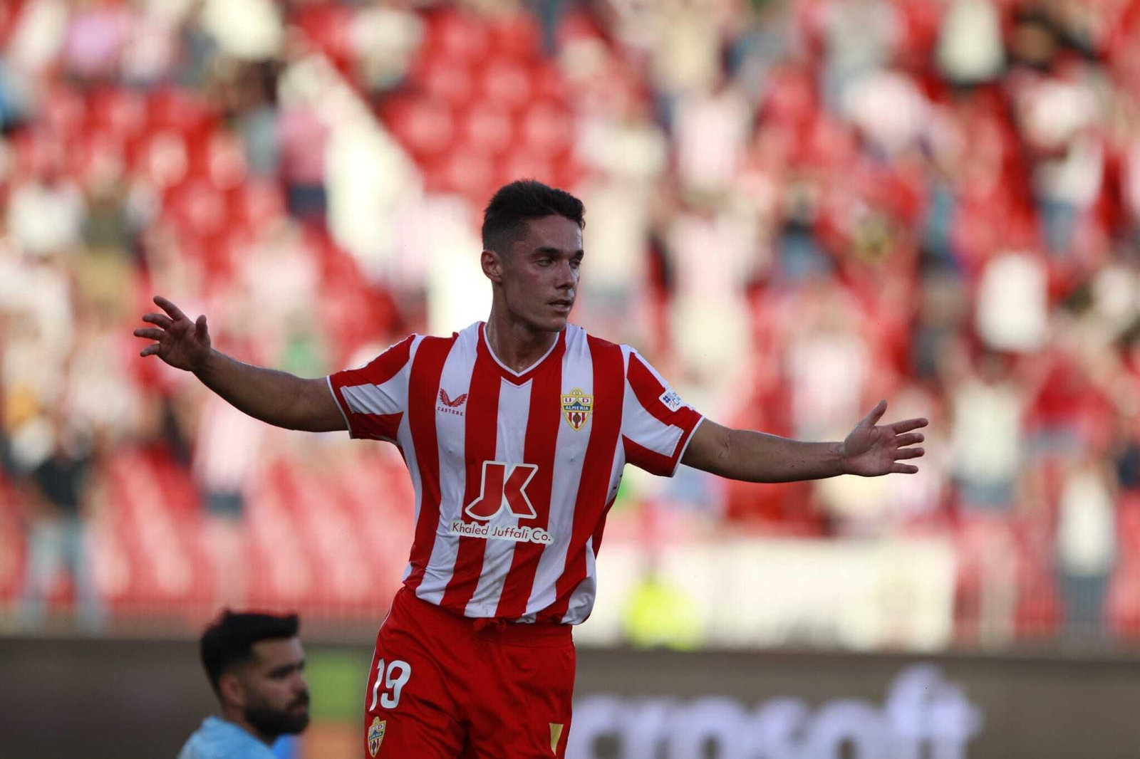 Sergio Arribas celebra uno de los tantos en su doblete al Cádiz Sergio Arribas celebra uno de los tantos en su doblete al Cádiz