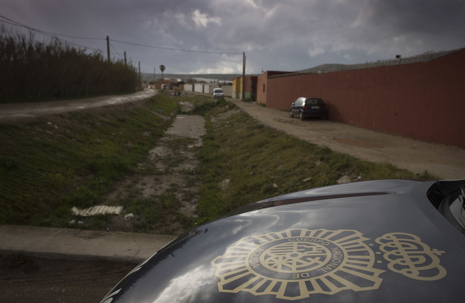 Recorrido en un patrullero de la Policía Nacional a las zonas del narcotráfico en el campo de Gibraltar, en imágenes
