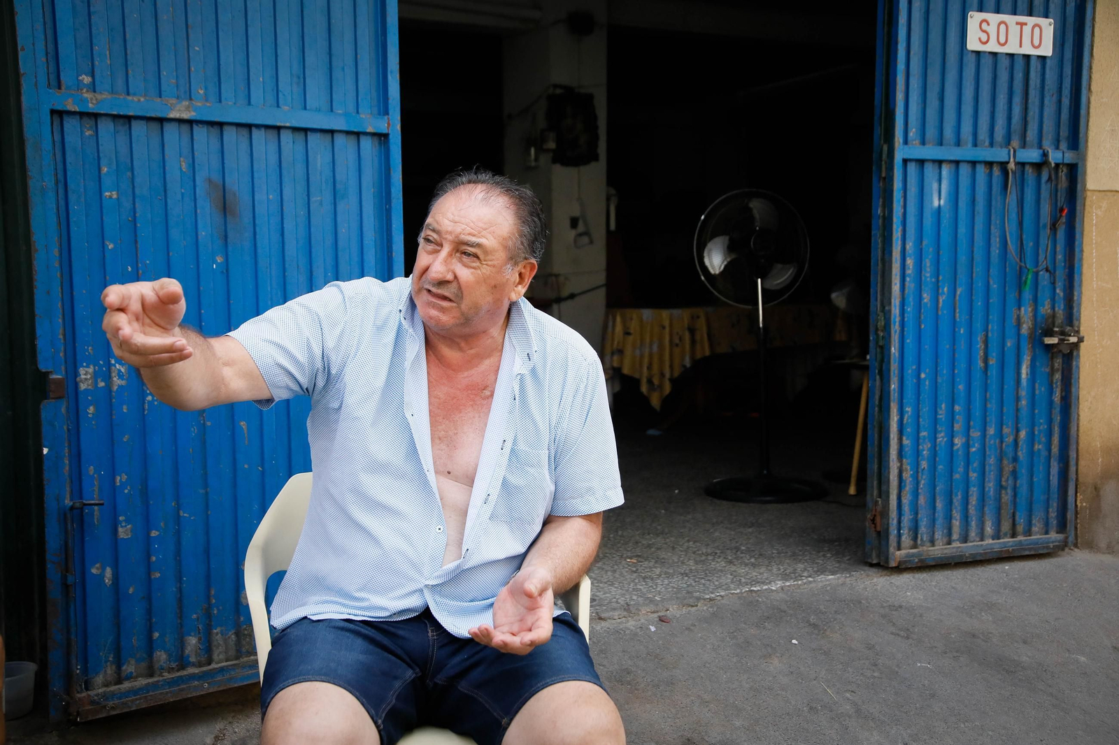 Imágenes de las quejas vecinales ante los cortes de luz en el barrio de pescadería