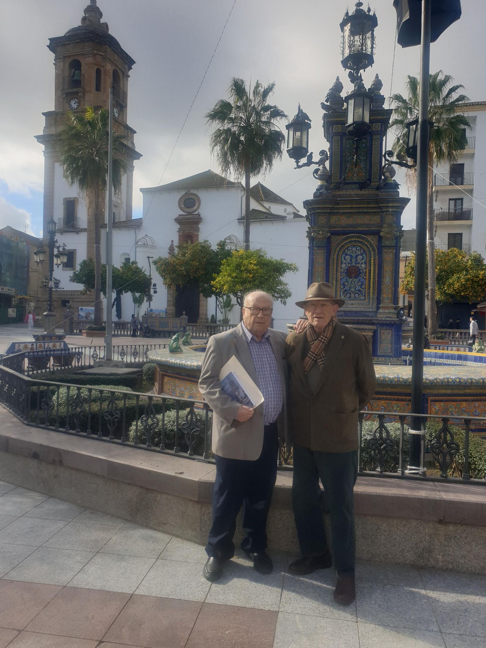 Alberto Pérez de Vargas y Vidal Pérez en la Plaza Alta de Algeciras, hace apenas unos meses.
