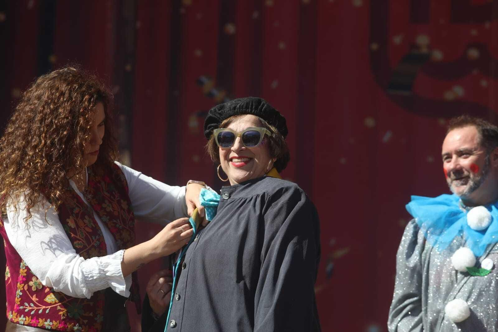 Imágenes de las entrega de insignias de las peñas del Carnaval de San Fernando.