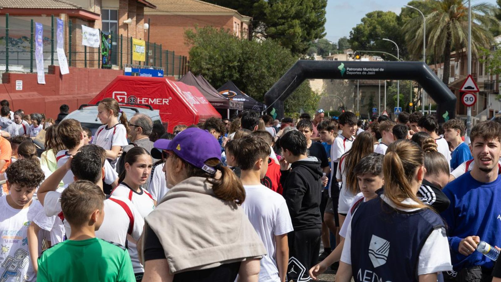 La carrera escolar de “La Gloria” que aúna inclusión y solidaridad, en imágenes