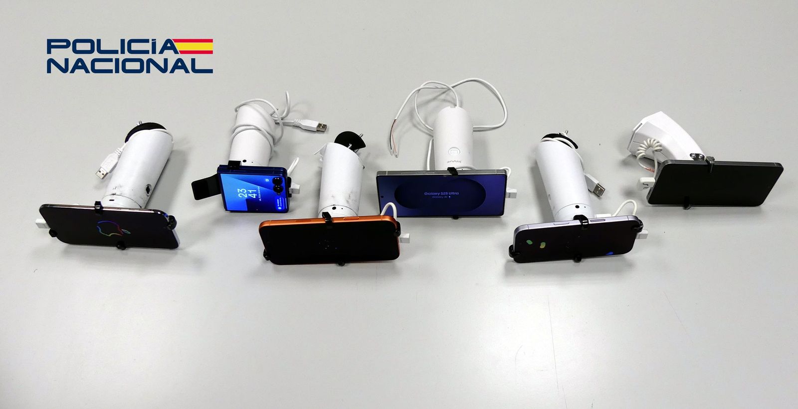 Móviles incautados por la Policía Nacional.