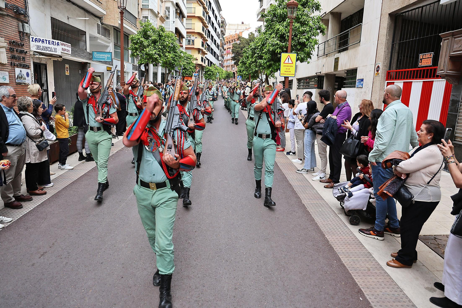 Las mejores imágenes del Sábado de Pasión en Huelva: La Legión con el Cristo de la Vera+Cruz