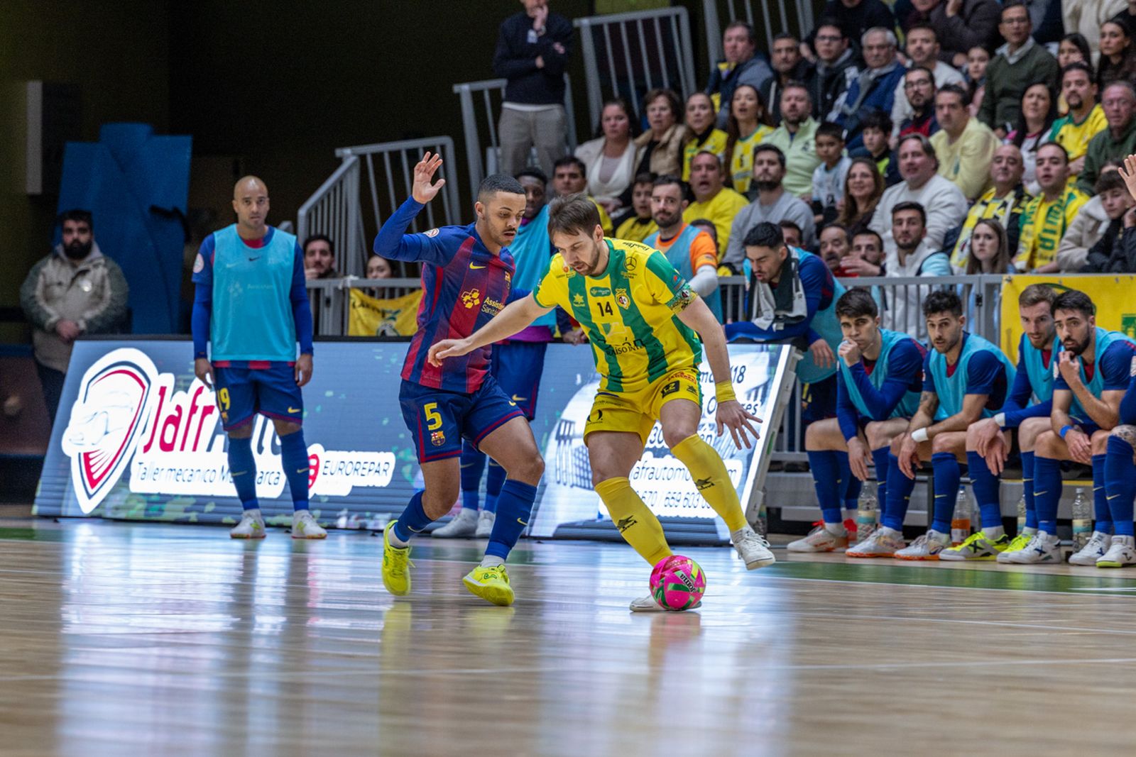 Las mejores imágenes del espectacular encuentro entre Jaén Paraíso Interior FS y Barça (3-3)