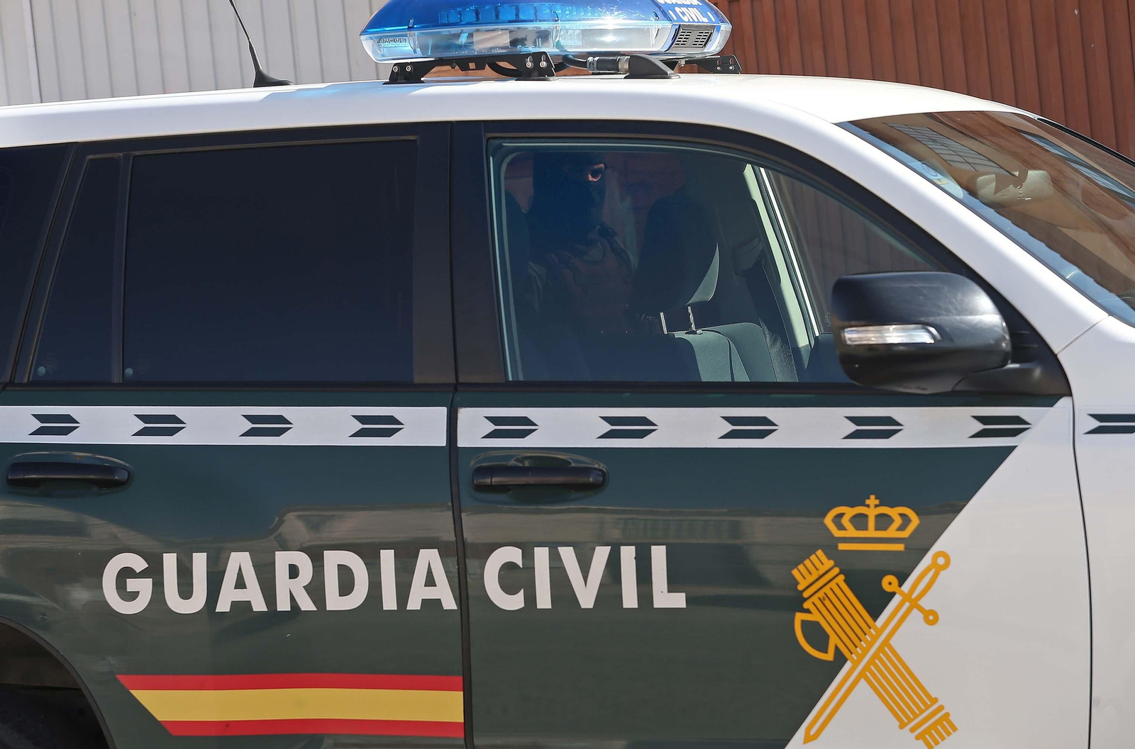 Fotos del registro de la Guardia Civil en Santa Margarita en La Línea