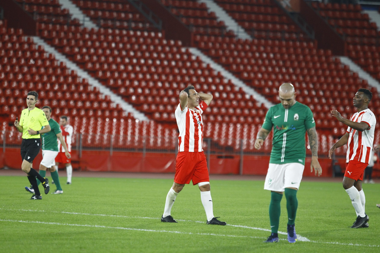 Imágenes del partido homenaje al 'eterno' capitán de la U.D. Almería, José Ortiz