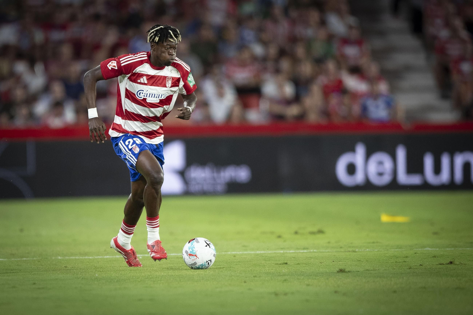 Encuéntrate en la grada de Los Cármenes en el Granada-Leganés