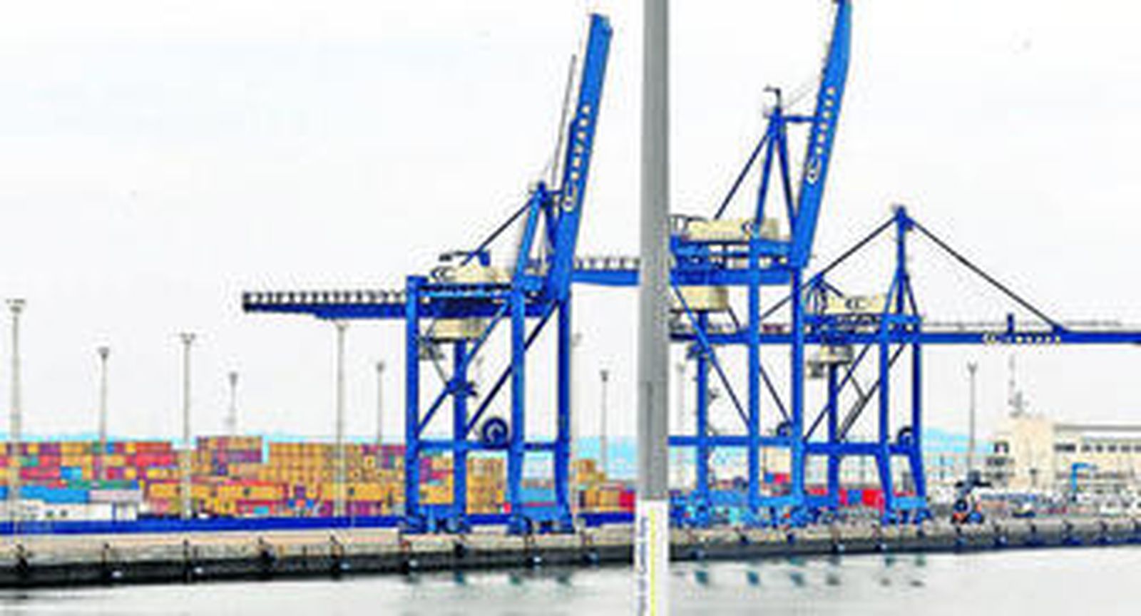 Vista del muelle de contenedores del puerto de Cádiz.
