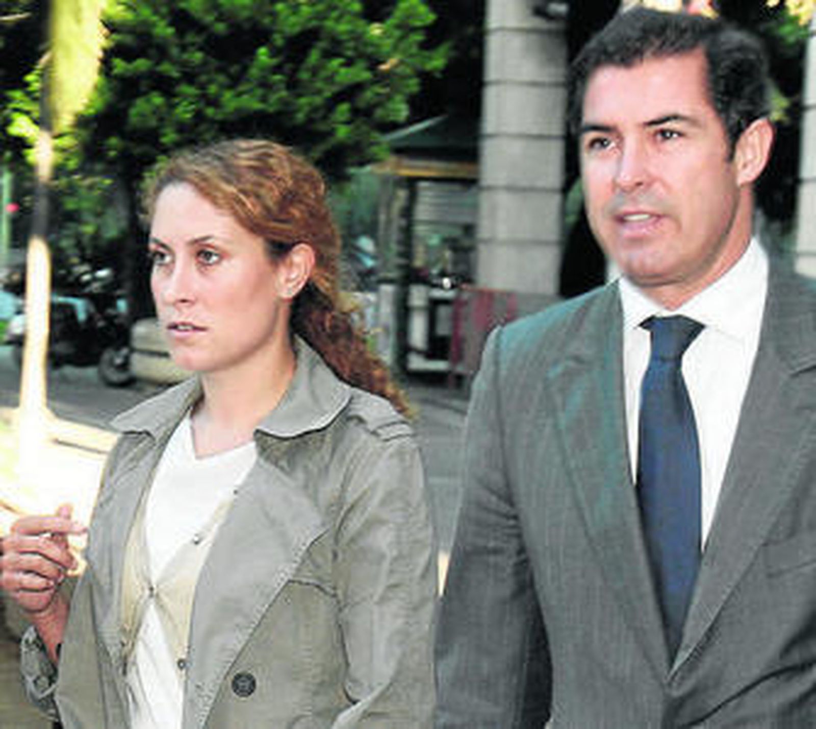 Regla Pereira, con su abogado, Carlos Galán.