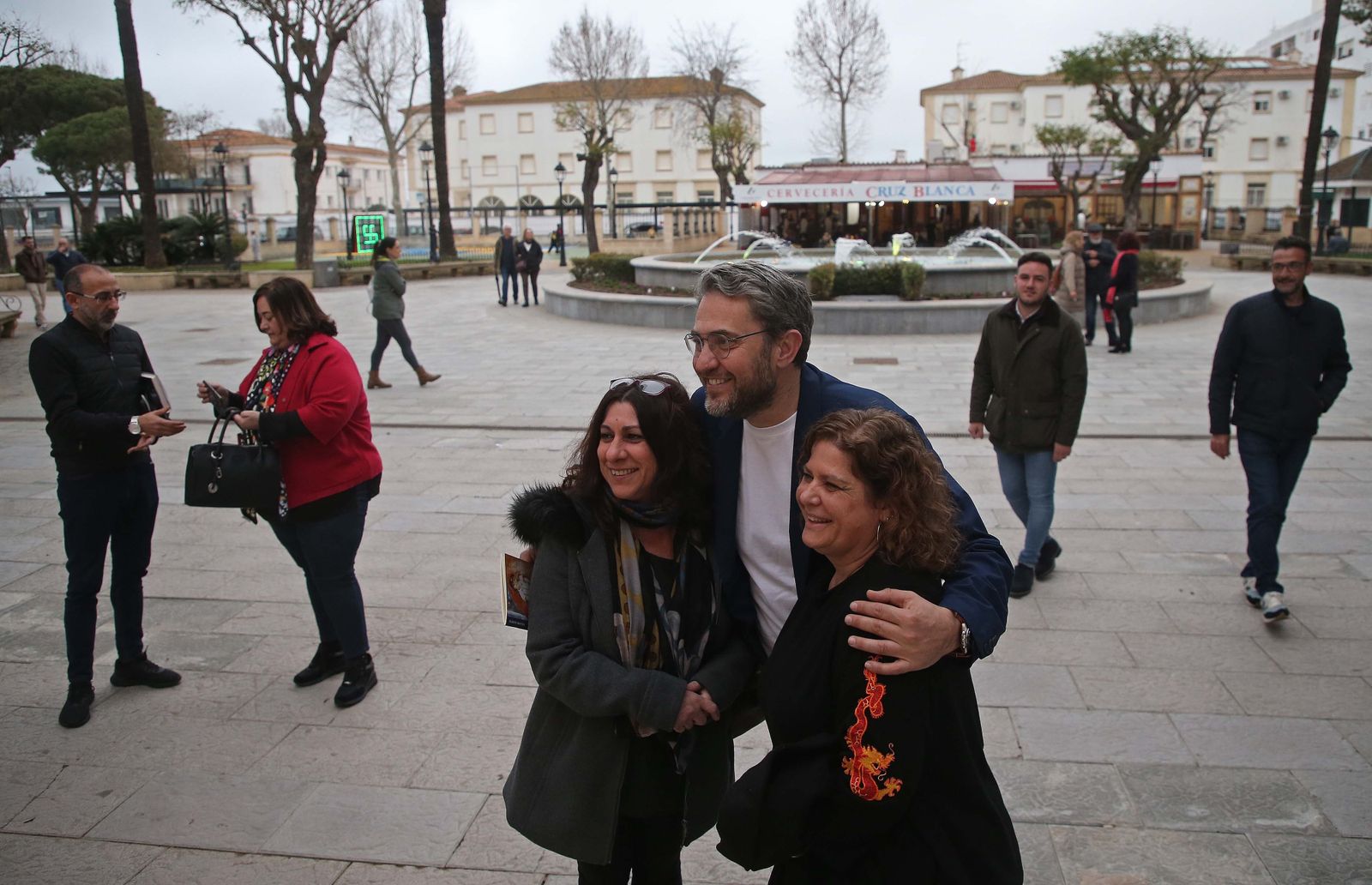 Fotos de Máximo Huertas  en los encuentros literarios del Aula de Literatura José Cadalso de San Roque.