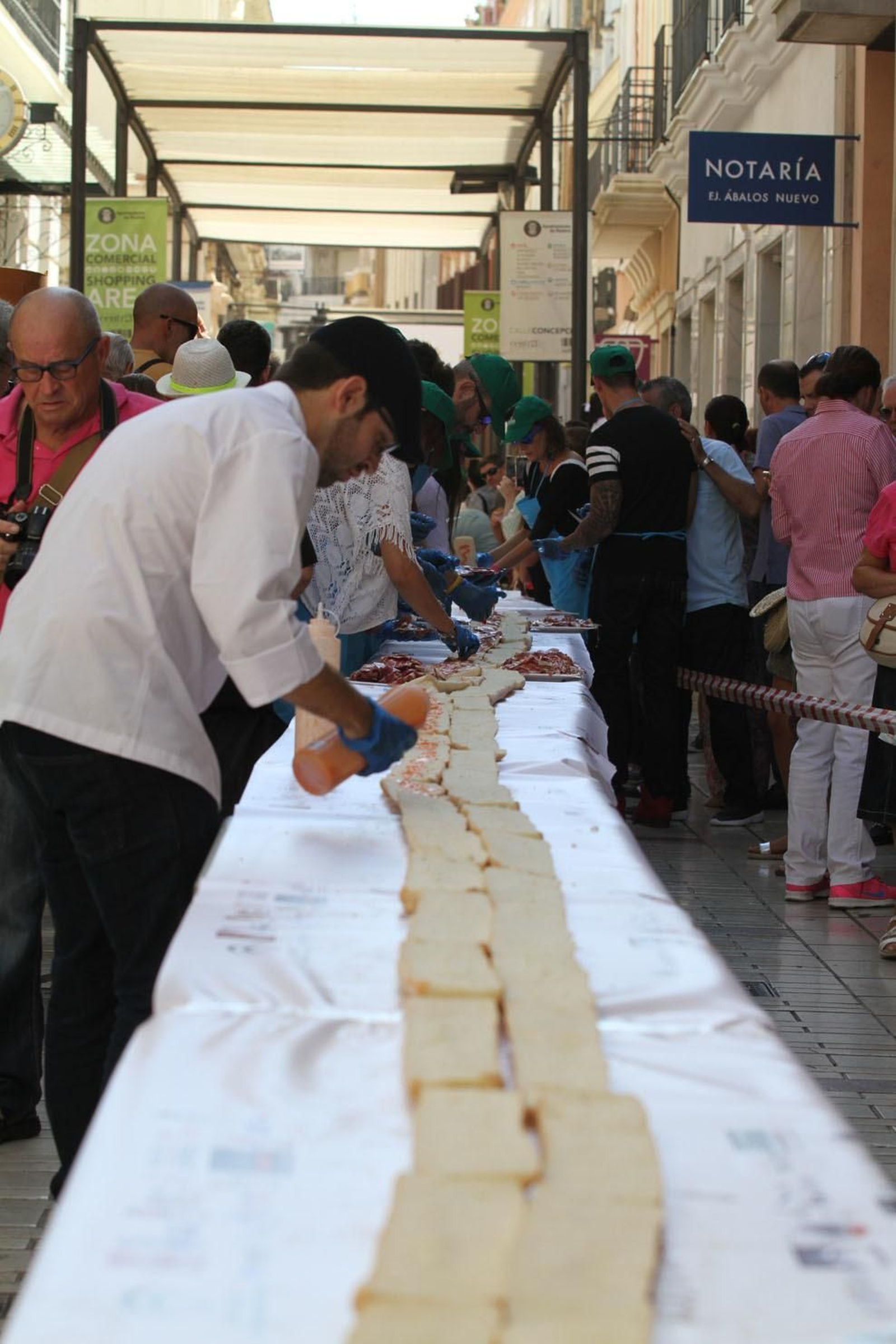 Record Guinnes del bocadillo de jamón mas grande del mundo, en Huelva