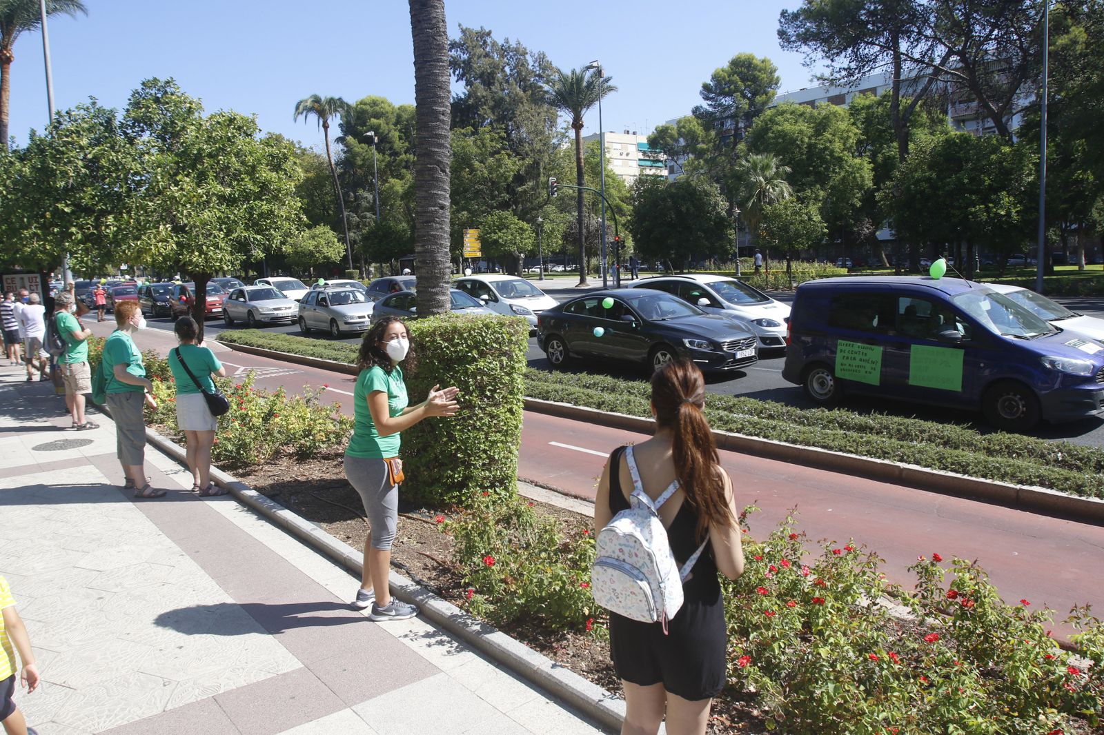 La caravana por una vuelta al cole segura en Córdoba, en fotos