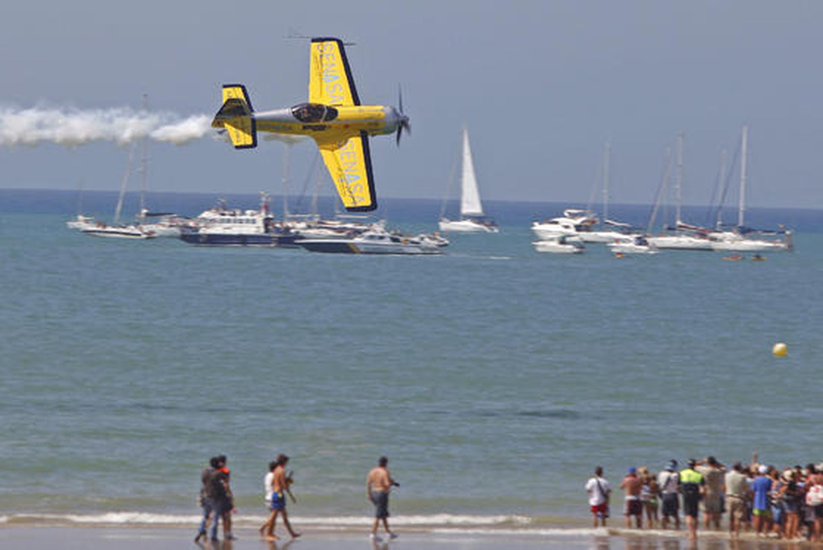 190.000 personas disfrutan del III Festival Aéreo en la playa de la Victoria. /Foto: Jesús Marín
