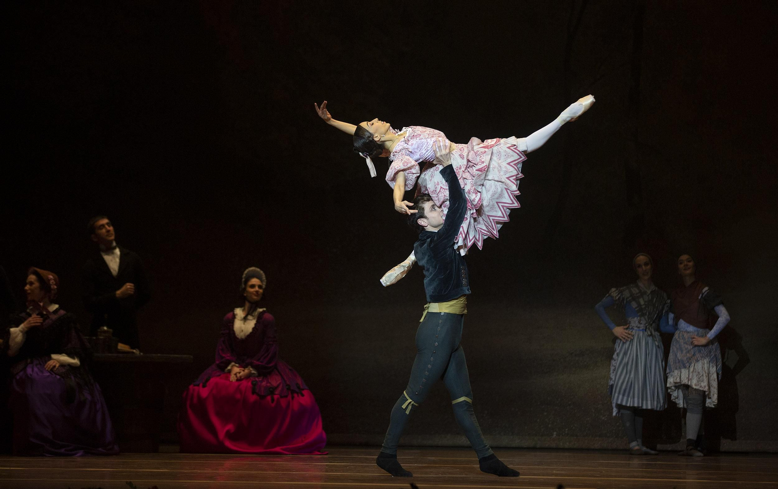 Las imágenes de 'Giselle' en el Teatro de la Maestranza