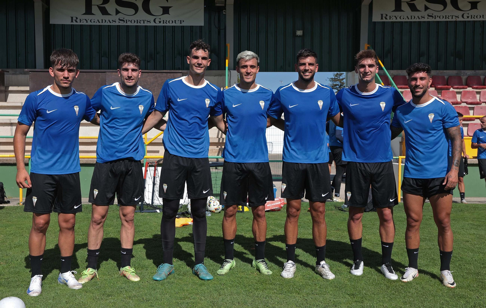 Fotos del primer entrenamiento del Algeciras CF de la pretemporada 2024/2025 en Los Barrios