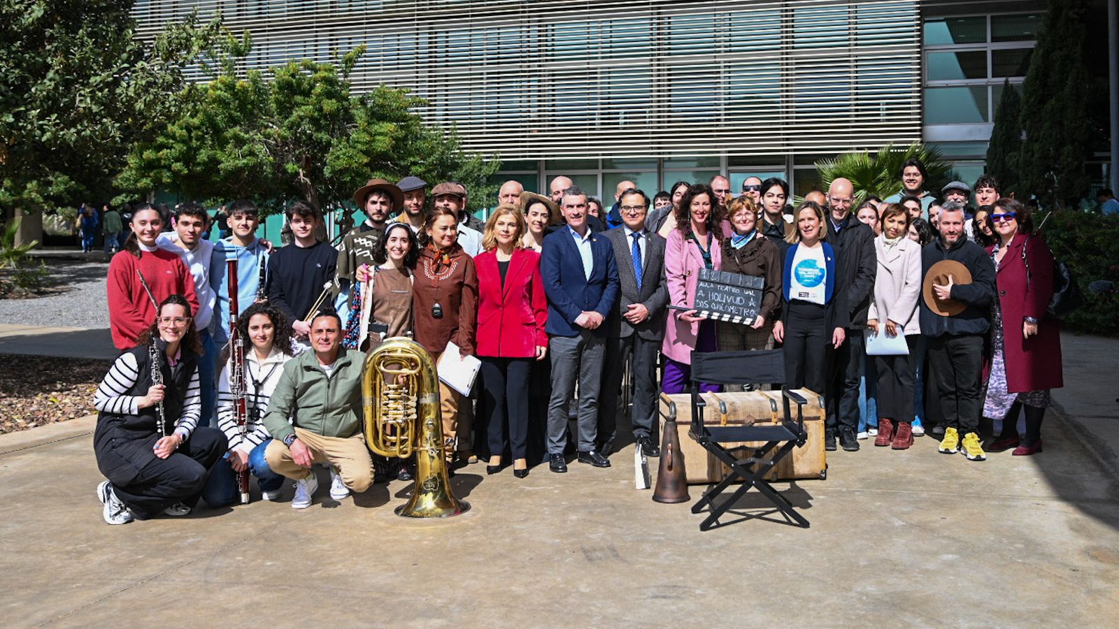 José J. Céspedes con María del Mar Vázquez y responsables de la Fundación Princesa de Girona en la UAL.