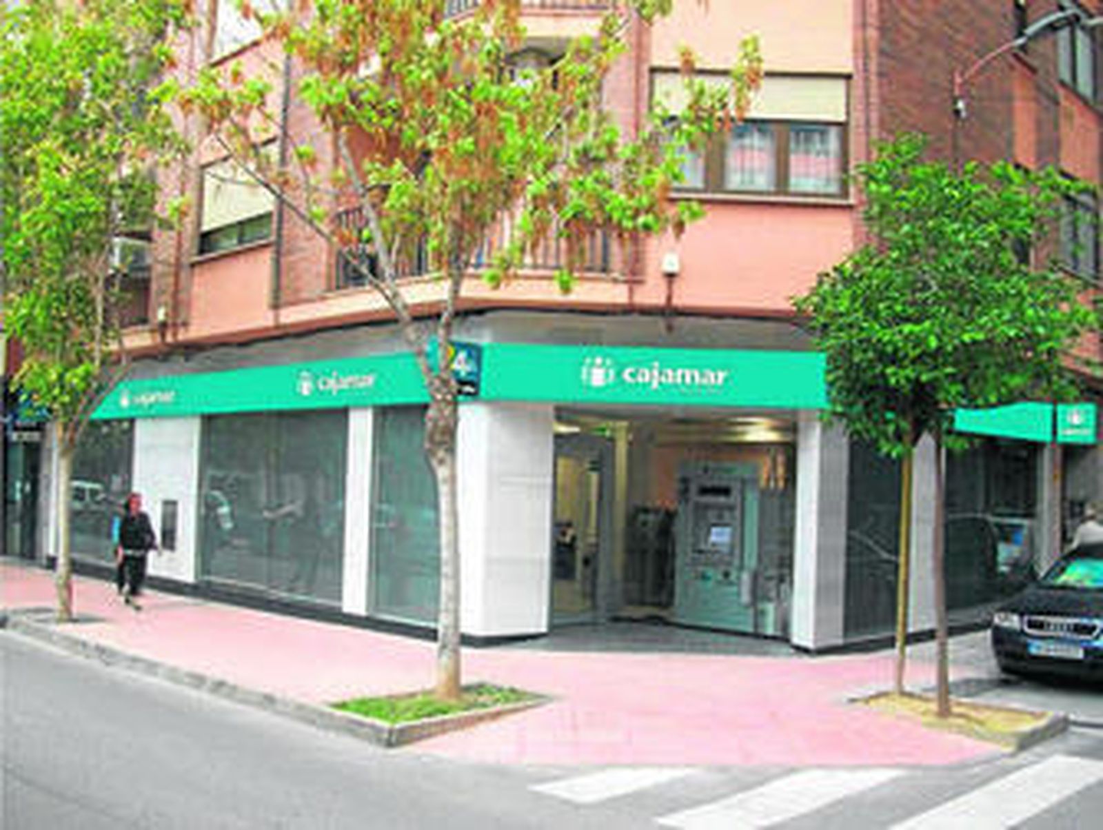 Oficina de Cajamar con la nueva imagen corporativa.