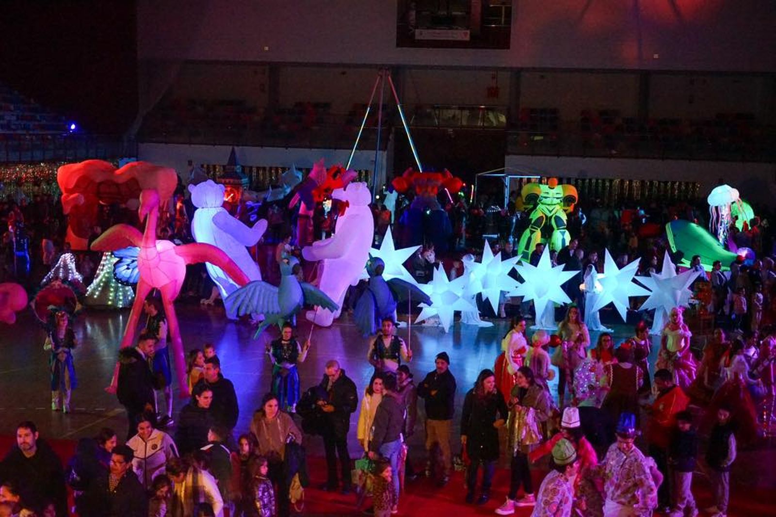 La lluvia no pudo con una ilusión desbordante en Vícar: la cabalgata estática, en imágenes