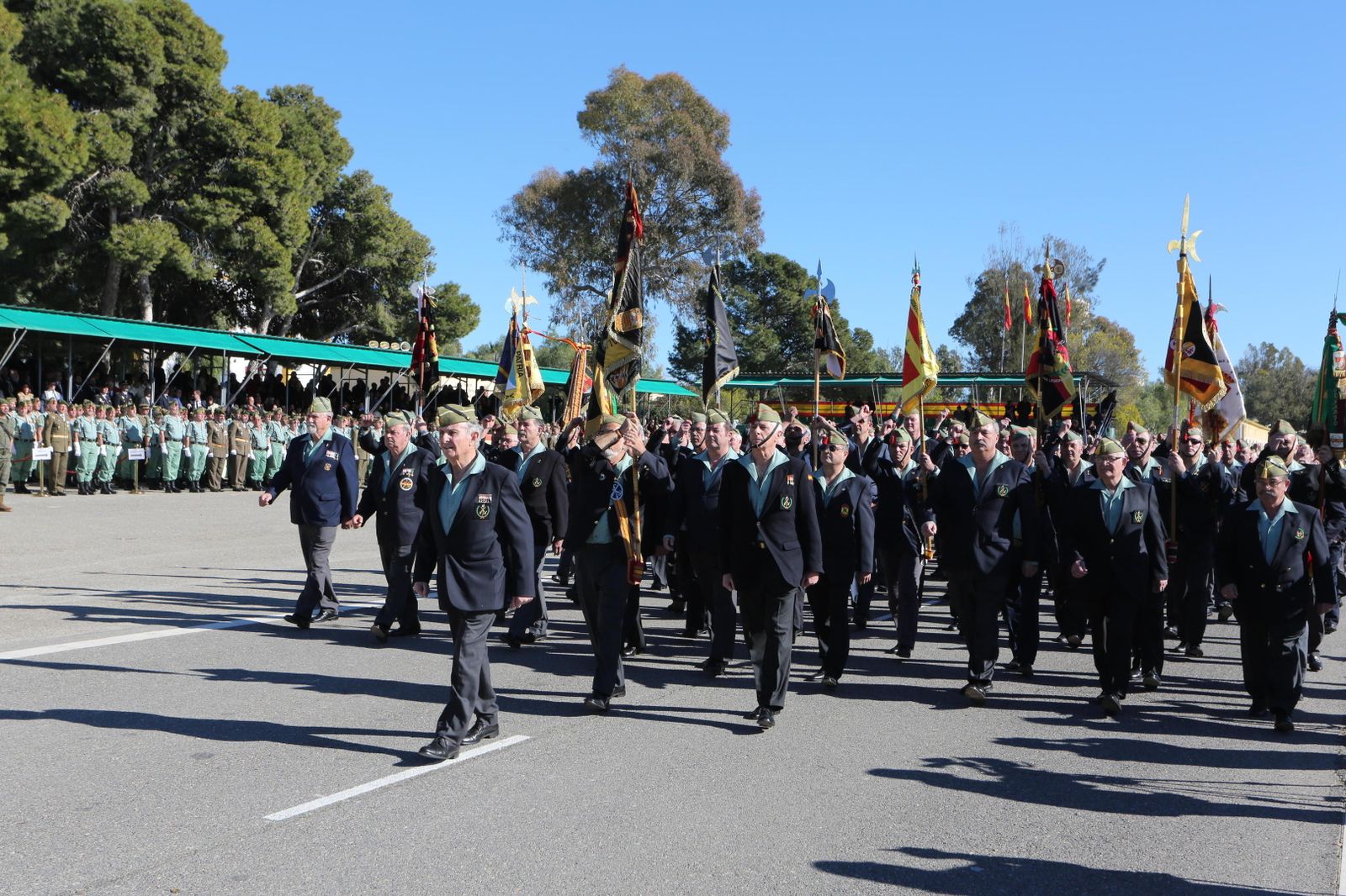 El coronel Moya mandó la formación de los Antiguos Caballeros Legionarios  que cerraron el desfile.