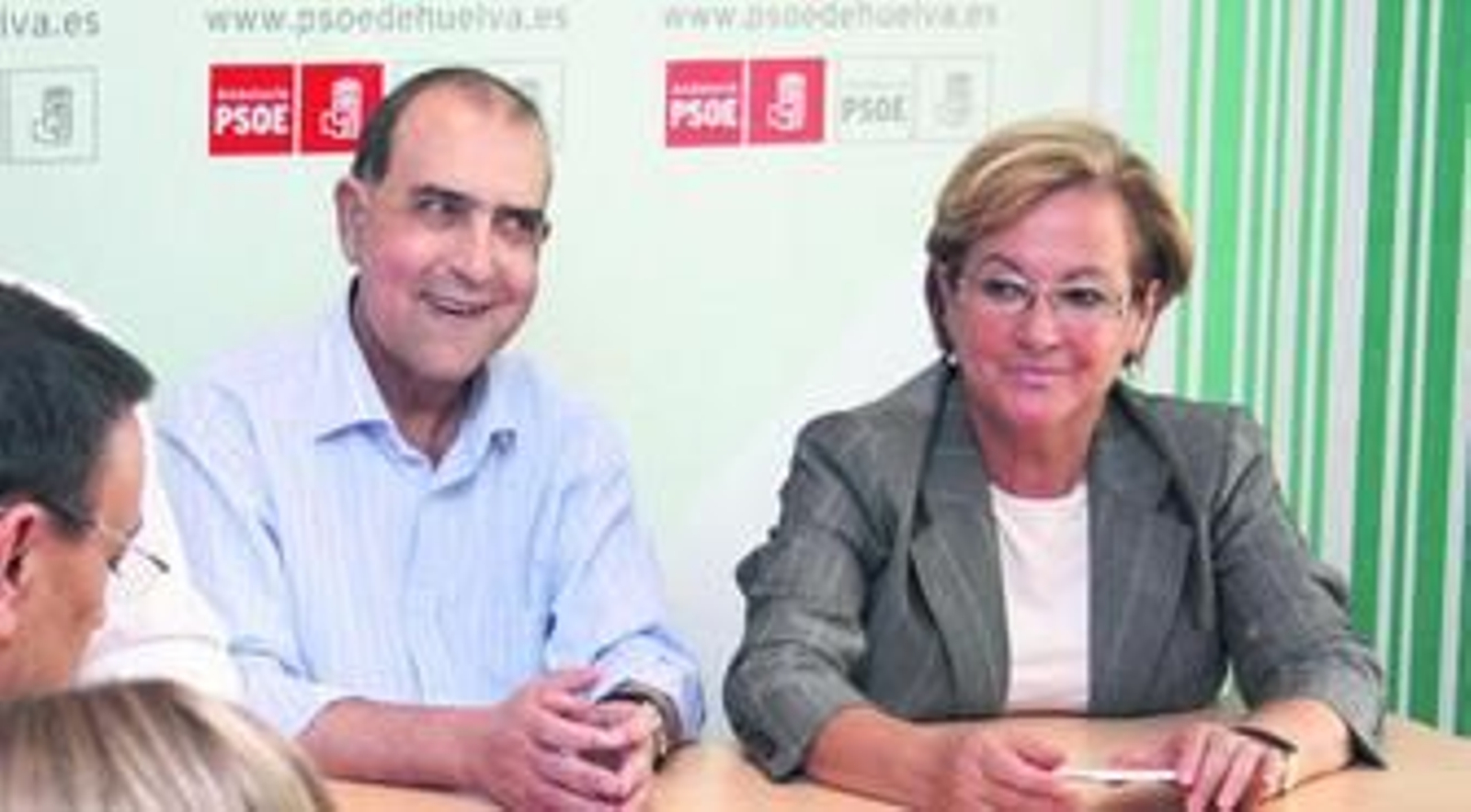 La candidata a presidir la Diputación Petrolina Guerrero y José Cejudo, ayer en la Ejecutiva provincial del PSOE.