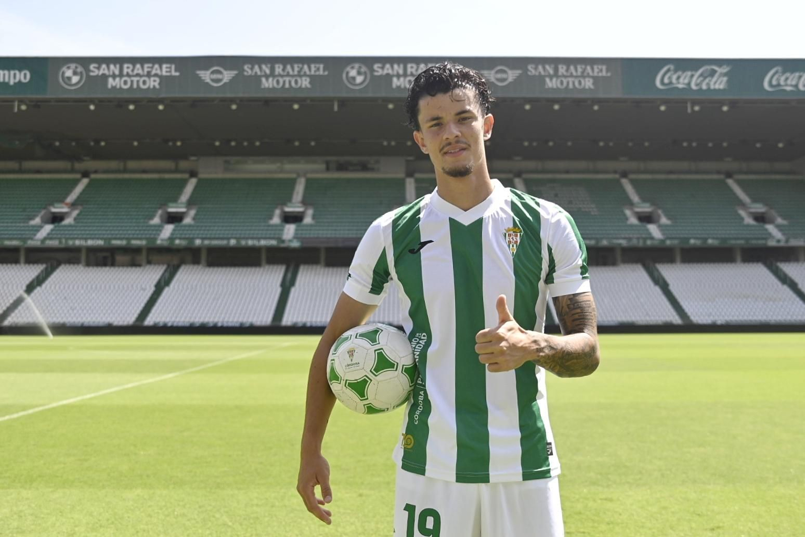 Las mejores fotos de la presentación de Jude Soonsup-Bell con el Córdoba CF