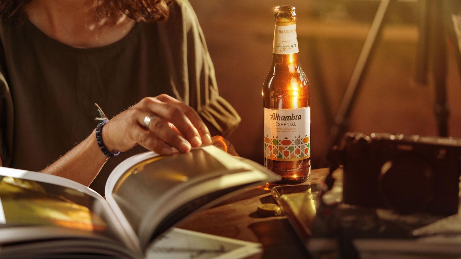 Cervezas Alhambra ha lanzado su nueva campaña para potenciar la región andaluza.