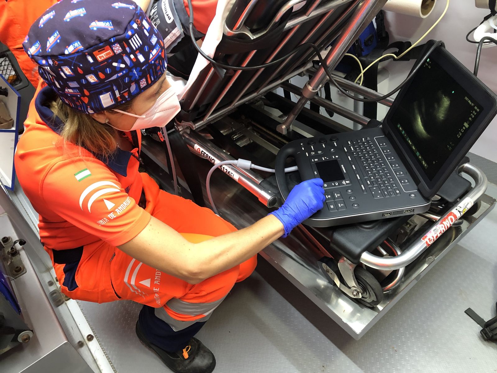 Uno de los ecógrafos adquiridos por el 061.