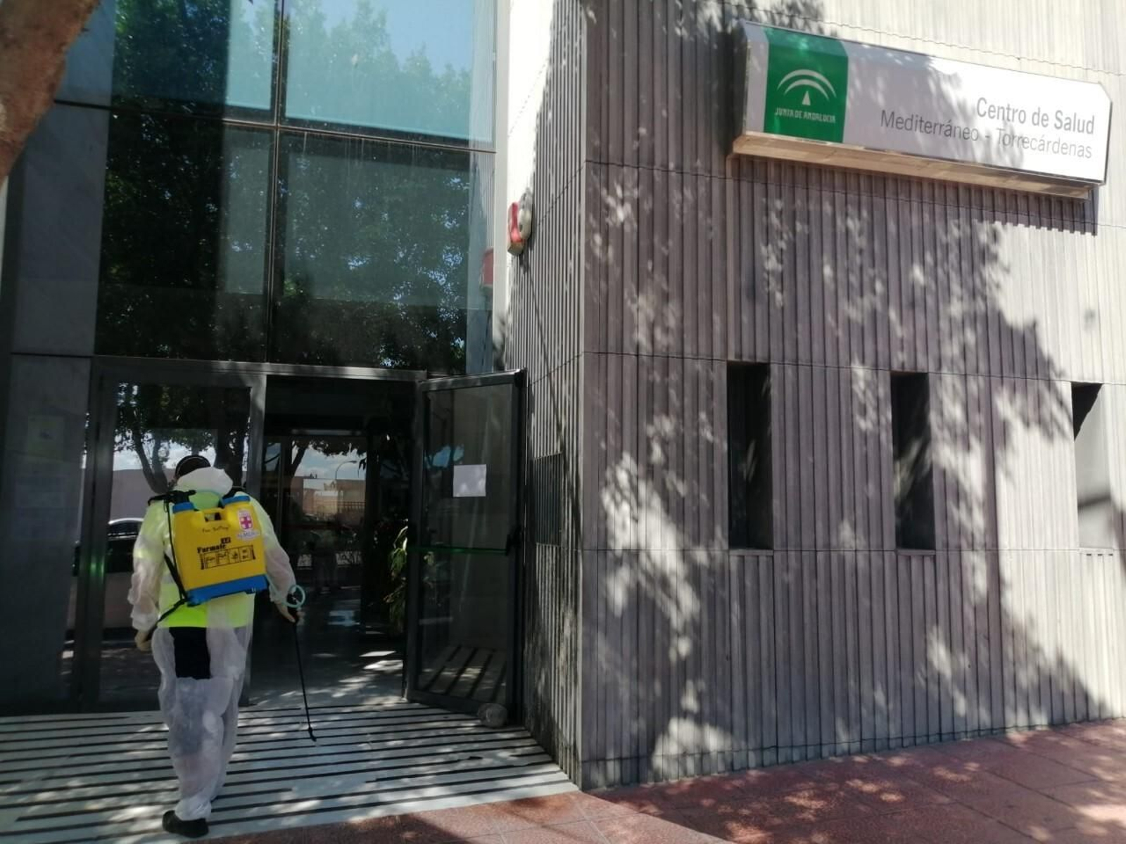 El Ayuntamiento de Almería invertirá casi 2.000 euros diarios en la desinfección de calles, colegios, mobiliario y espacios públicos