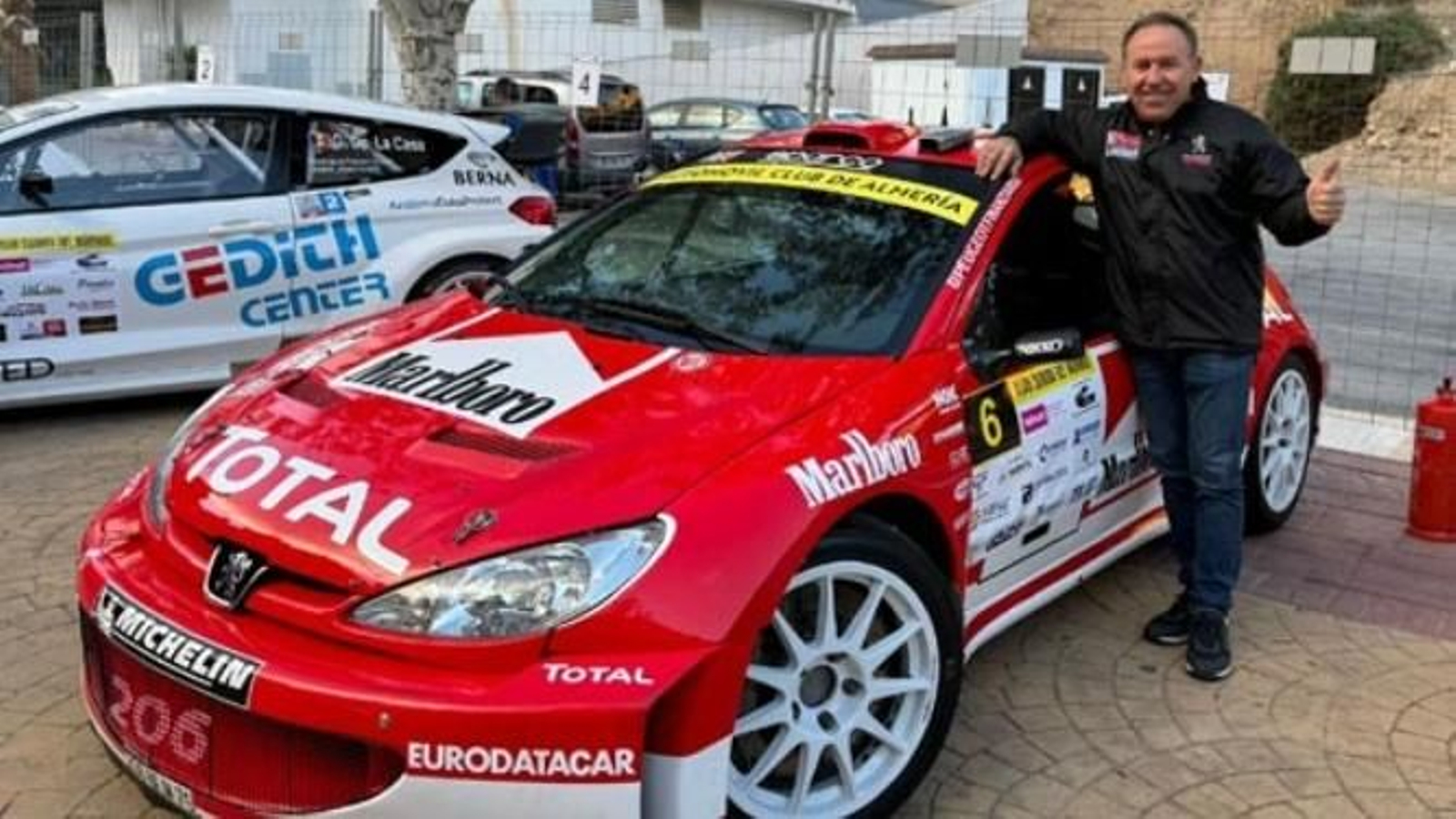 Aznar se subirá un fin de semana más en su Peugeot 206 WRC.