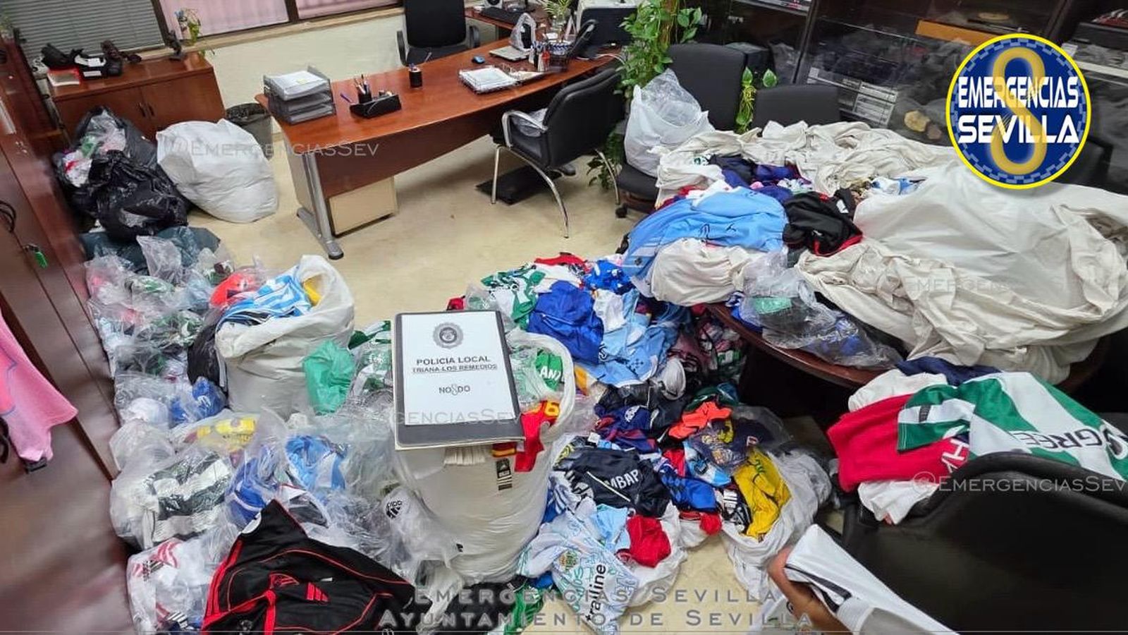 Prendas intervenidas por la Policía Local de Sevilla