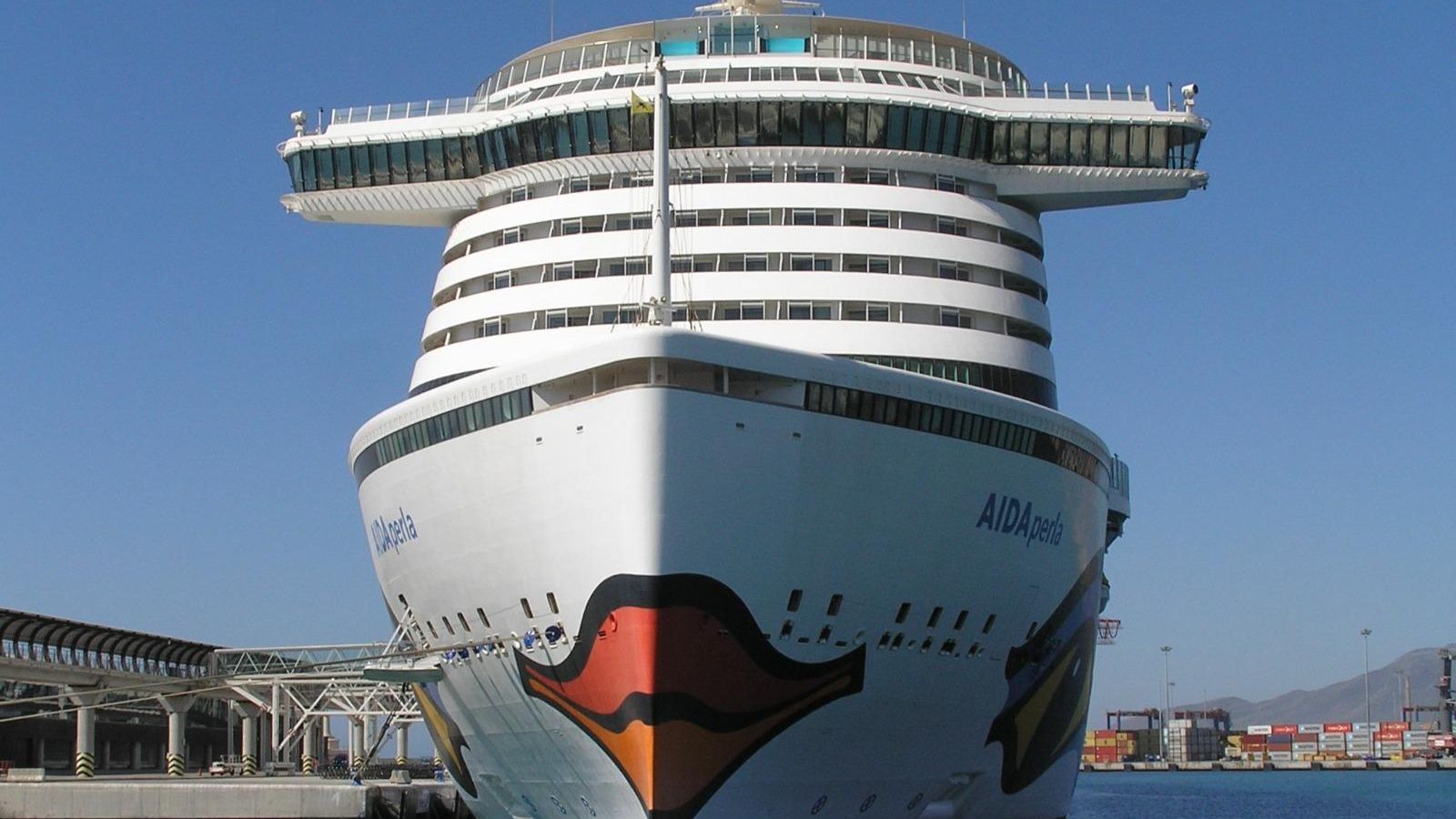 Los famosos labios a proa de la buques de crucero AIDA.