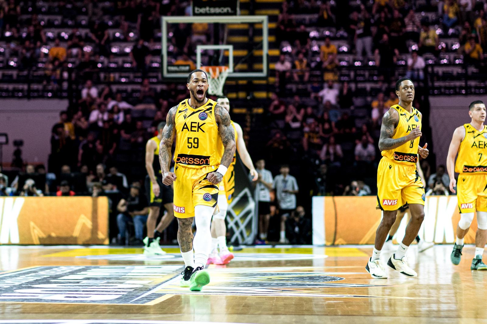 El AEK remonta y le quita al Tenerife el tercer puesto (77-73)