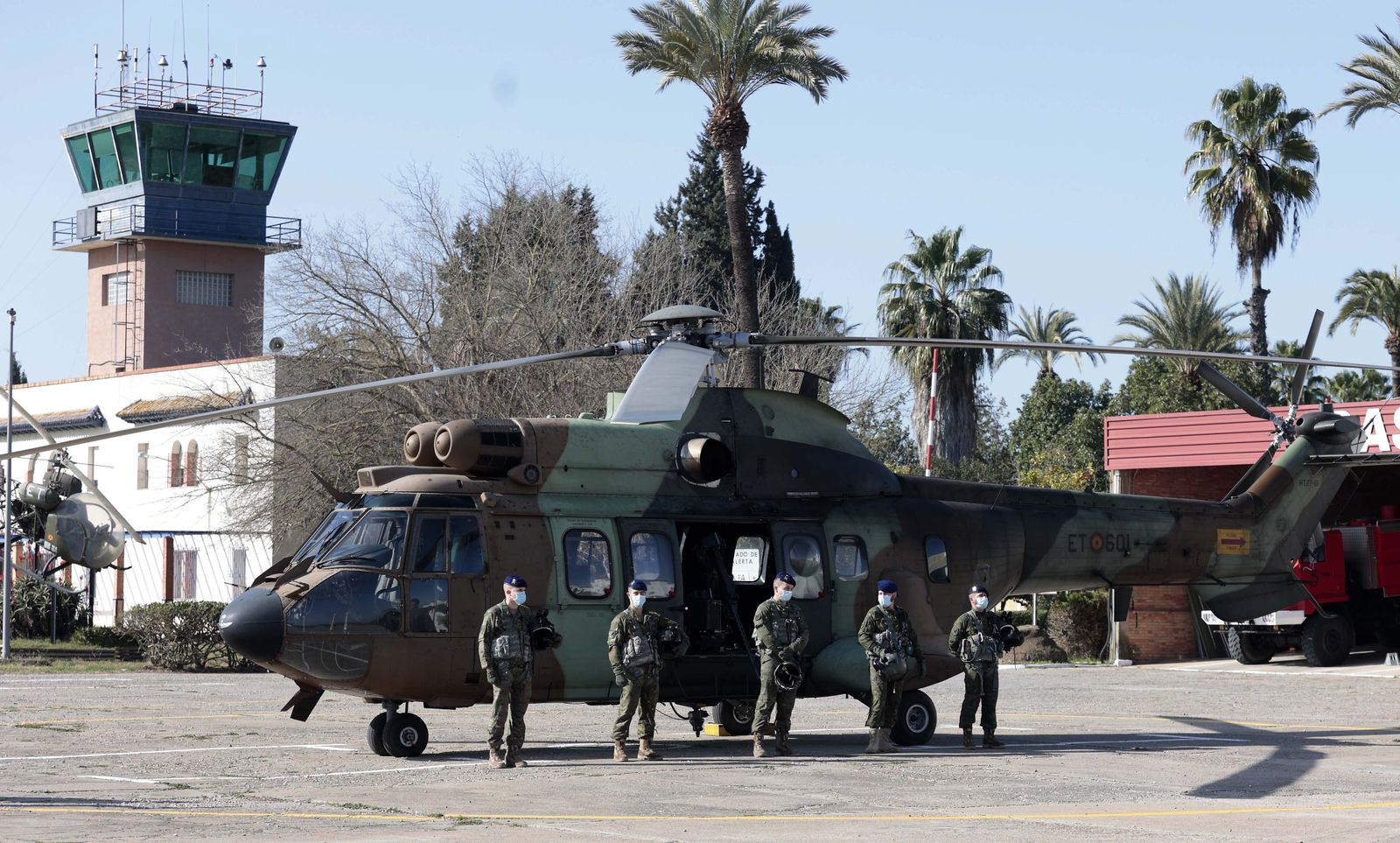 La visita de Margarita Robles a la Base del Copero en imágenes