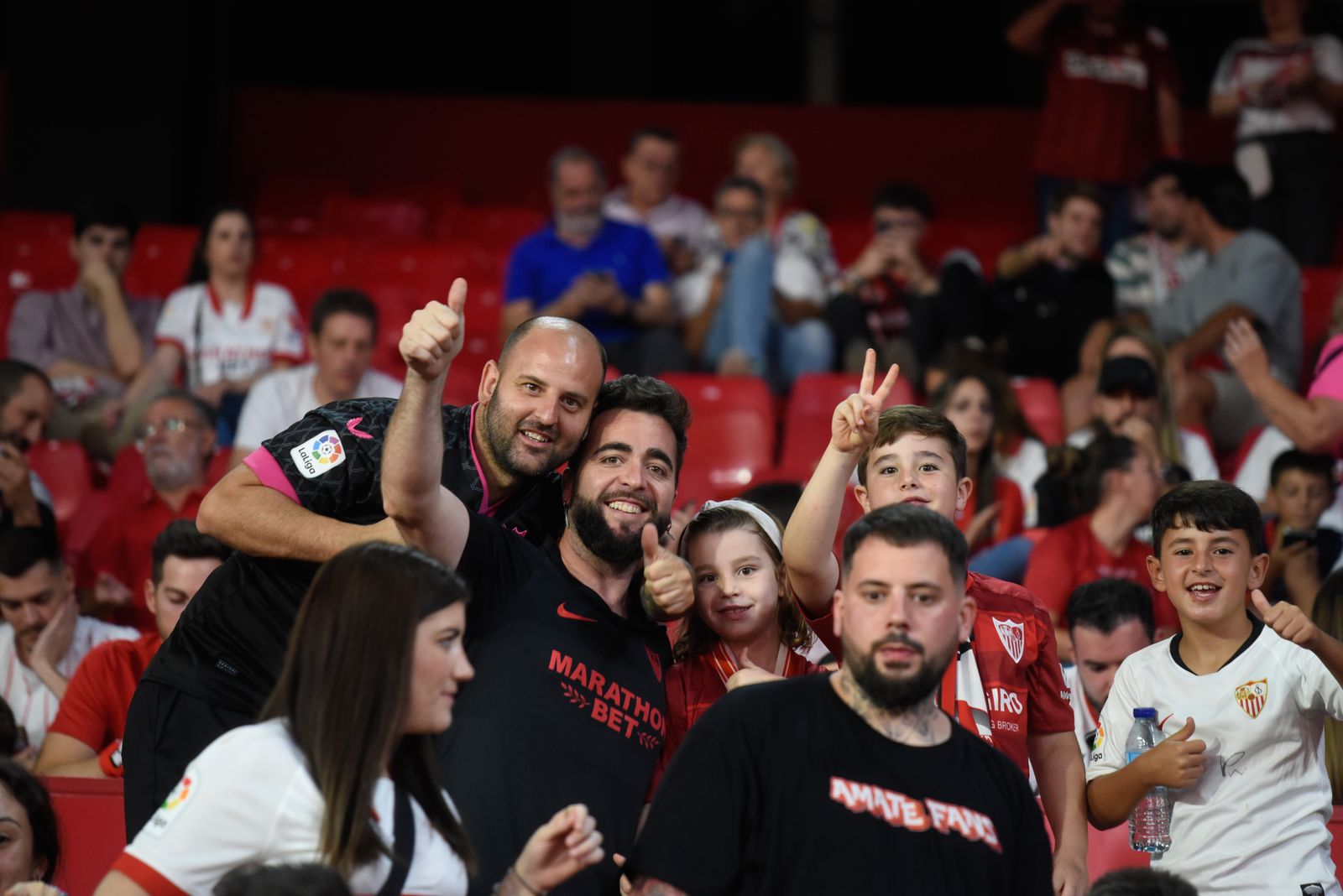 Búscate en la celebración del Sevilla, en el Sánchez-Pizjuán