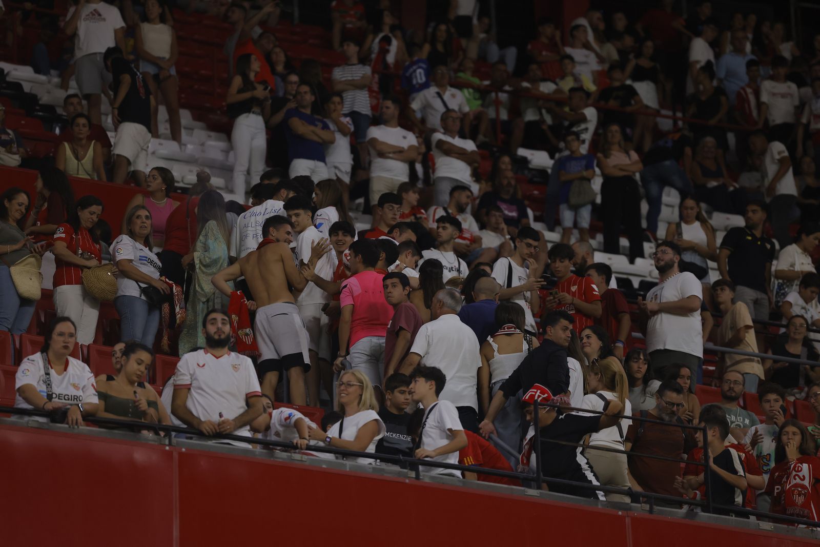 Búscate en la presentación de Sergio Ramos