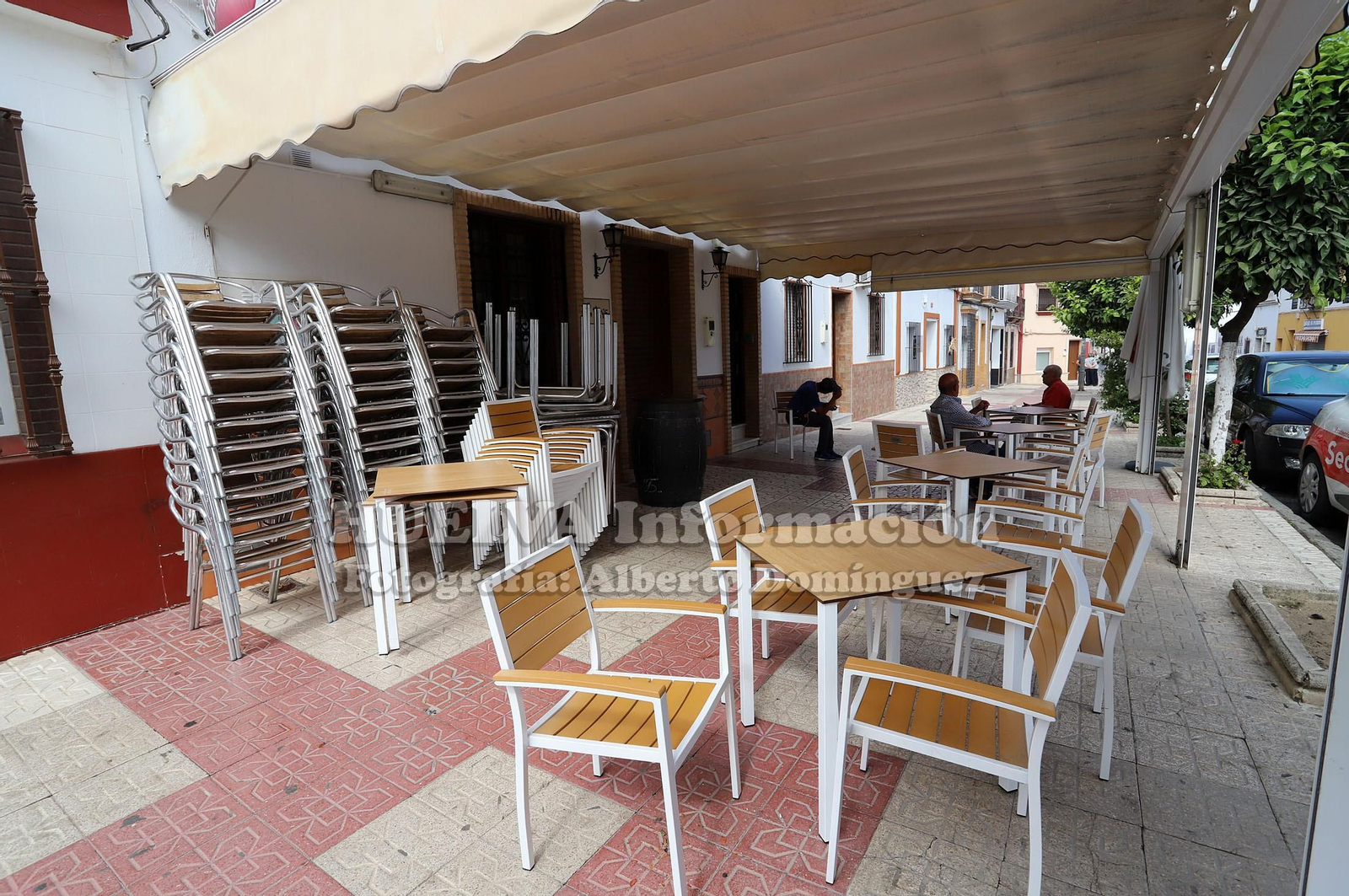 Imágenes de la movilización en Lucena para impedir el cierre de pozos