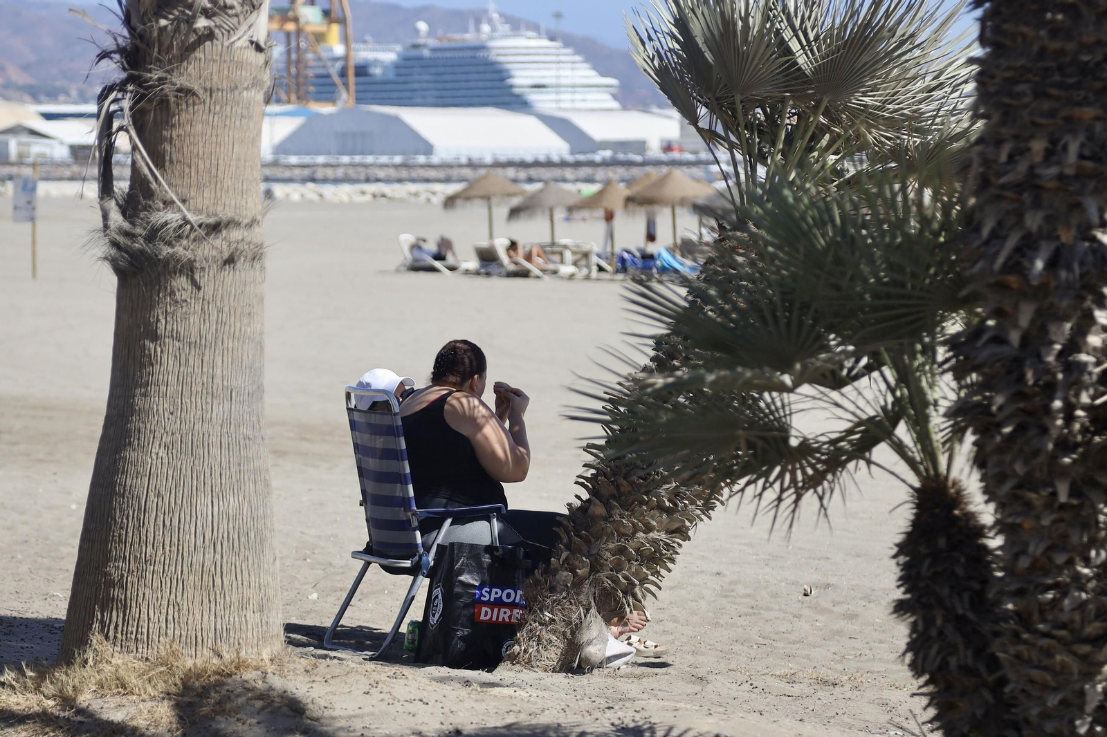 El 'veranillo' de San Miguel deja un nuevo día de playa en Málaga
