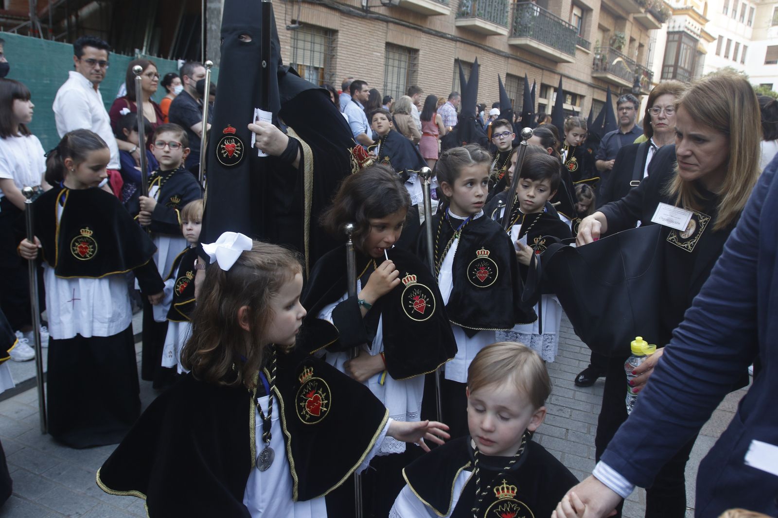 Viernes Santo en Córdoba: la procesión de los Dolores, en imágenes