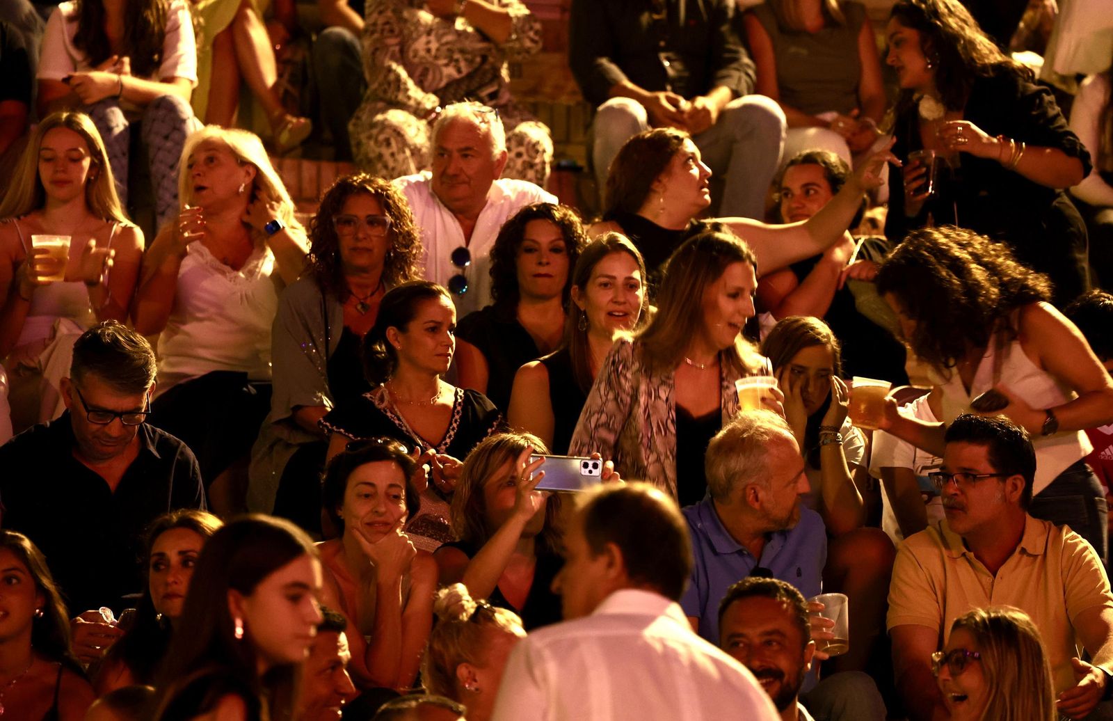 Búscate en el concierto de Hombres G