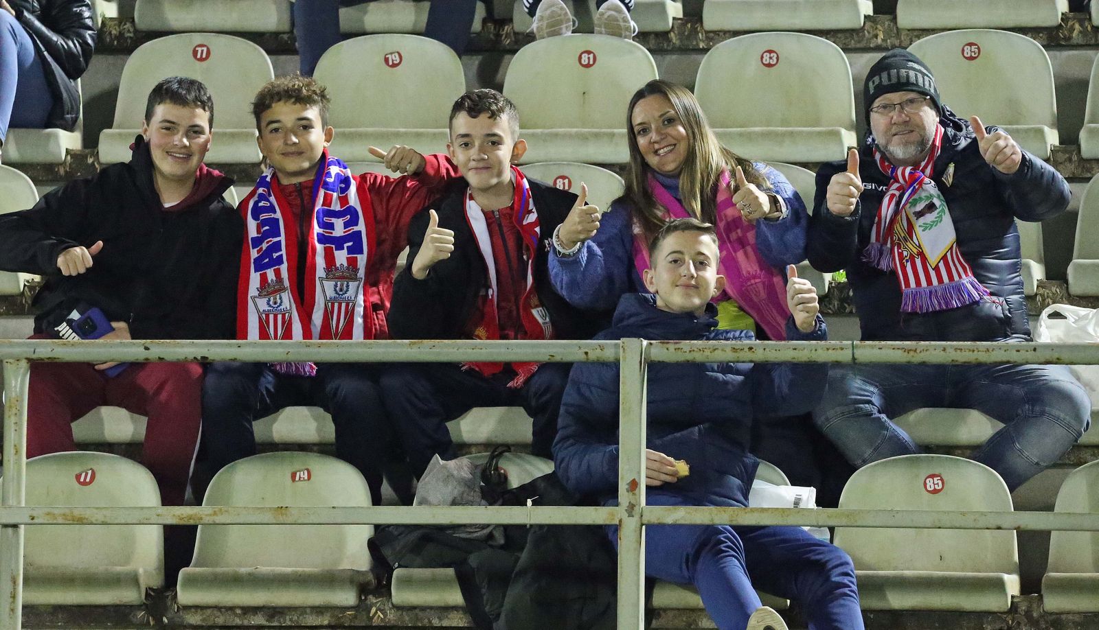 Fotos de la afición en el Nuevo Mirador
