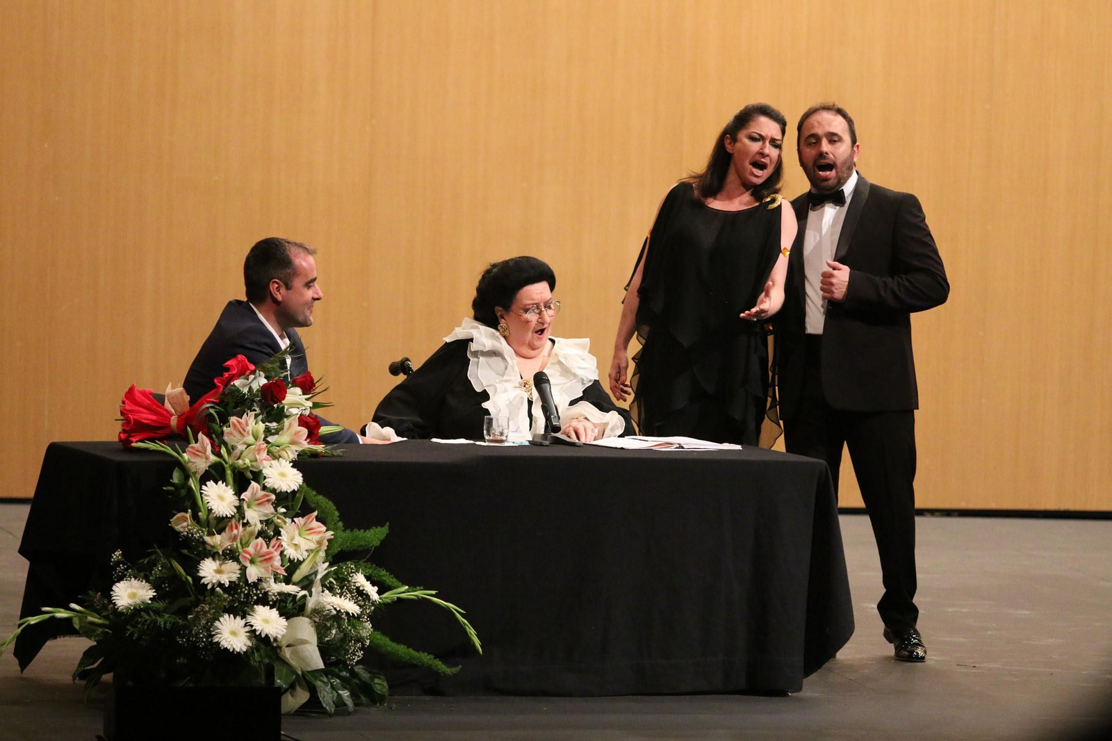 Los tres interpretaron 'El gato montés'.