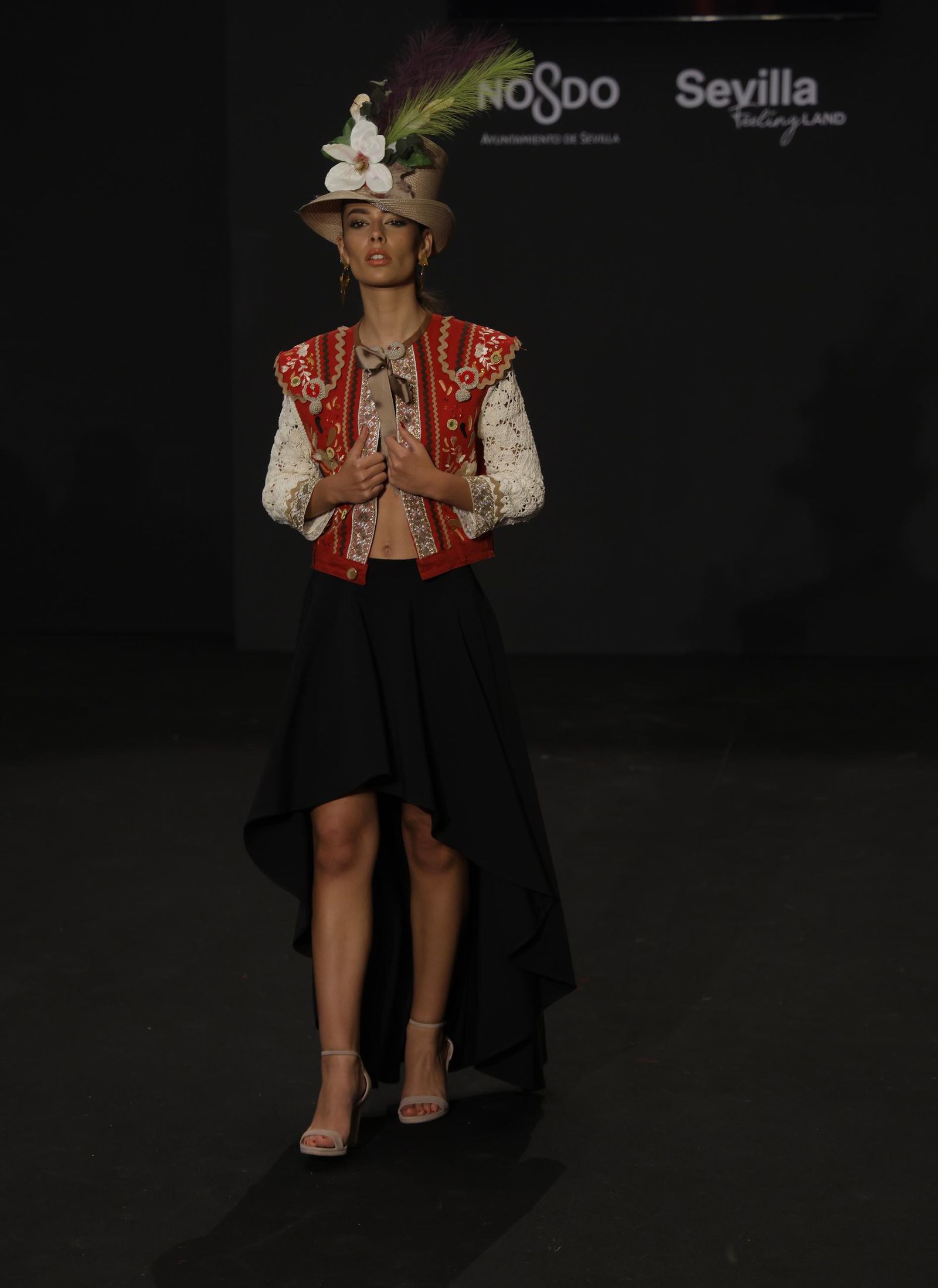 Emprende Lunares, el desfile de moda flamenca de Marga FBI, que anticipa la Feria de Abril: todas las fotos.