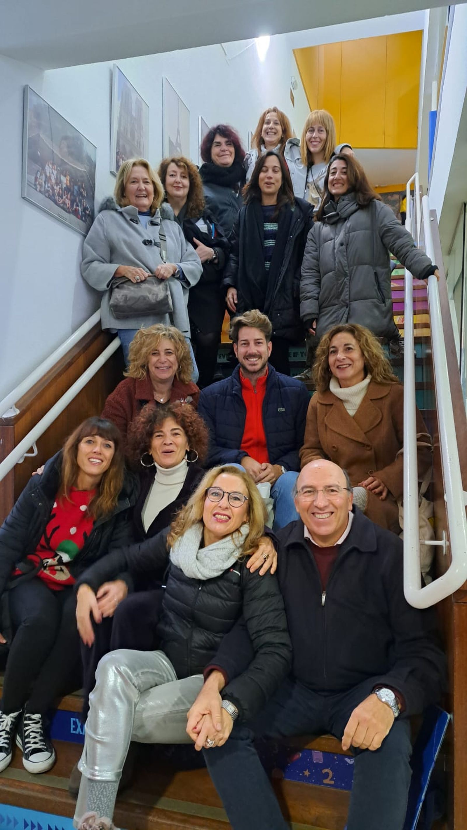 La profesora Concha con otros docentes.