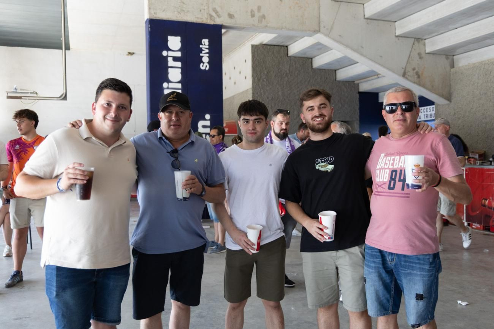 El épico recibimiento de la afición lagarta al Real Jaén, en imágenes