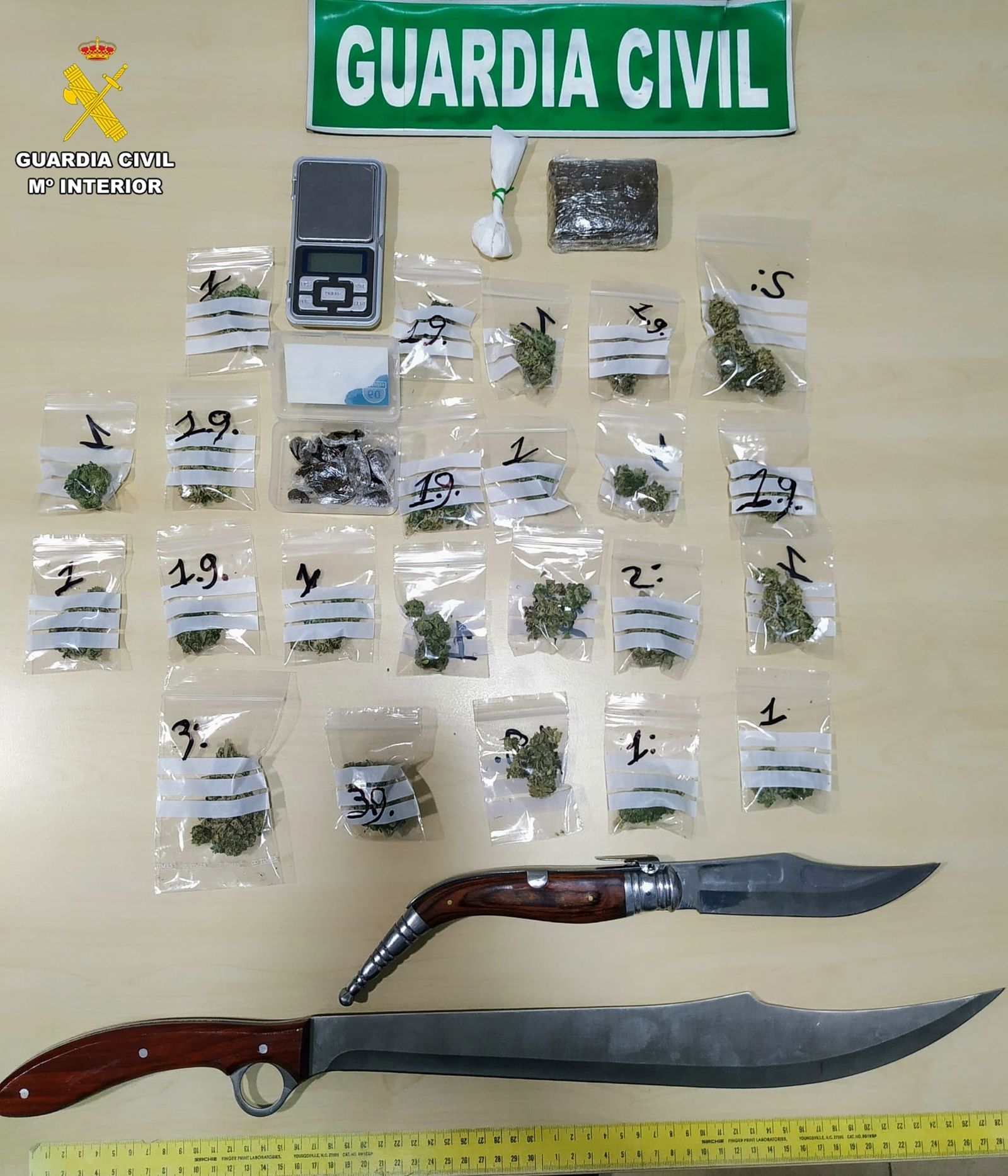 Objetos intervenidos por la Guardia Civil.