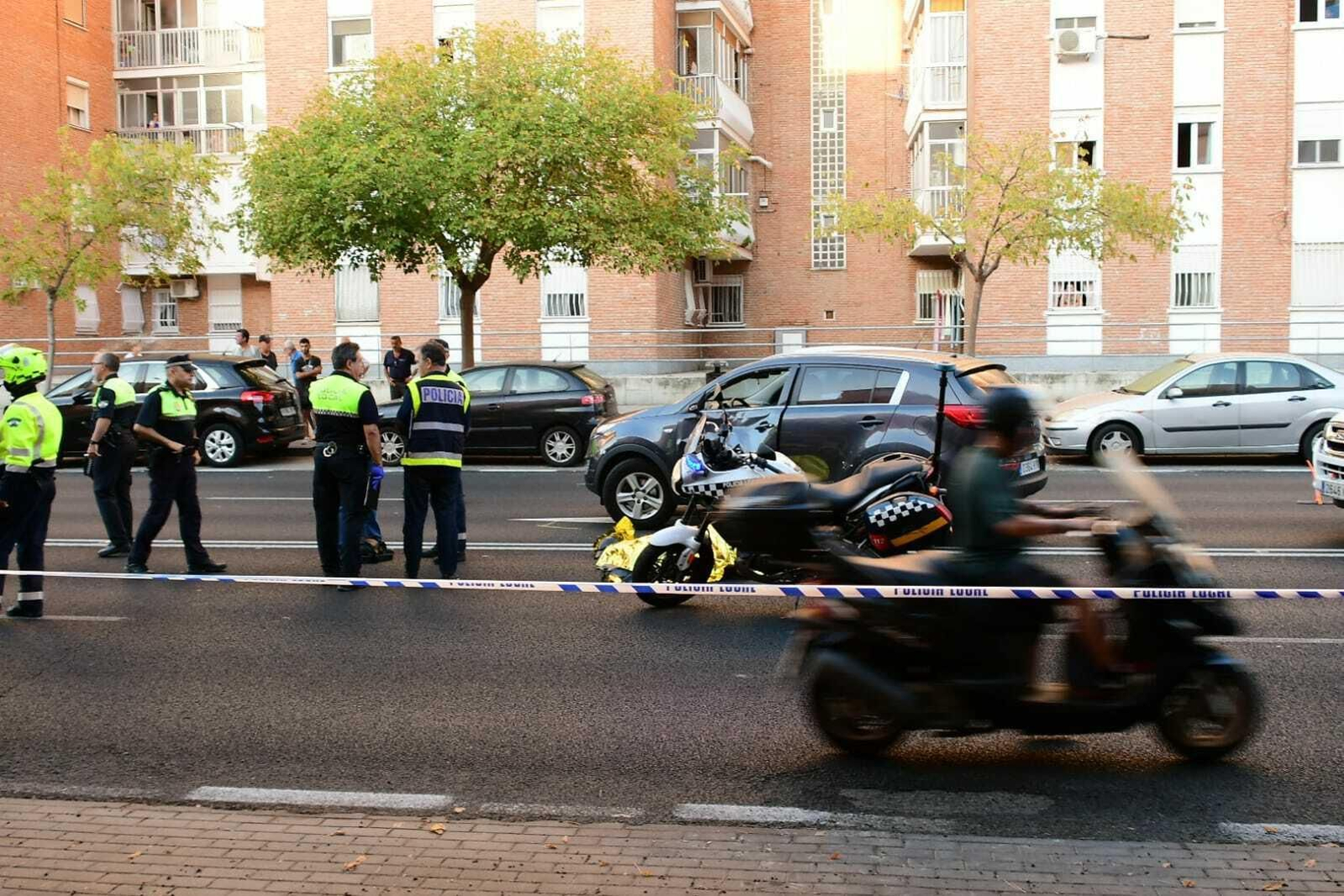 La Policía Local mantiene acordonado el lugar en donde se ha producido el accidente mortal.